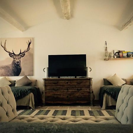 Mas Du Grand Bordes Bed & Breakfast Saint-Laurent-dʼAigouze Eksteriør bilde