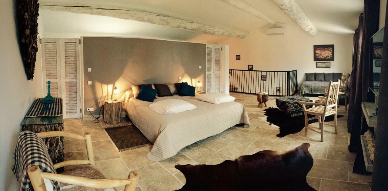 Mas Du Grand Bordes Bed & Breakfast Saint-Laurent-dʼAigouze Eksteriør bilde