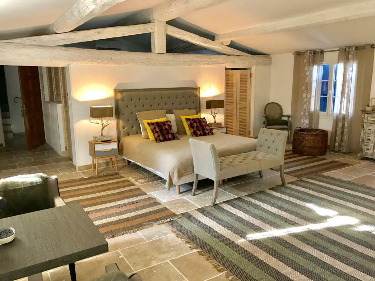 Mas Du Grand Bordes Bed & Breakfast Saint-Laurent-dʼAigouze Eksteriør bilde