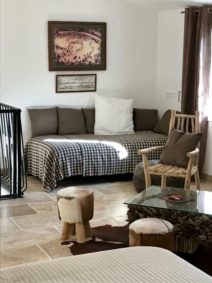 Mas Du Grand Bordes Bed & Breakfast Saint-Laurent-dʼAigouze Eksteriør bilde