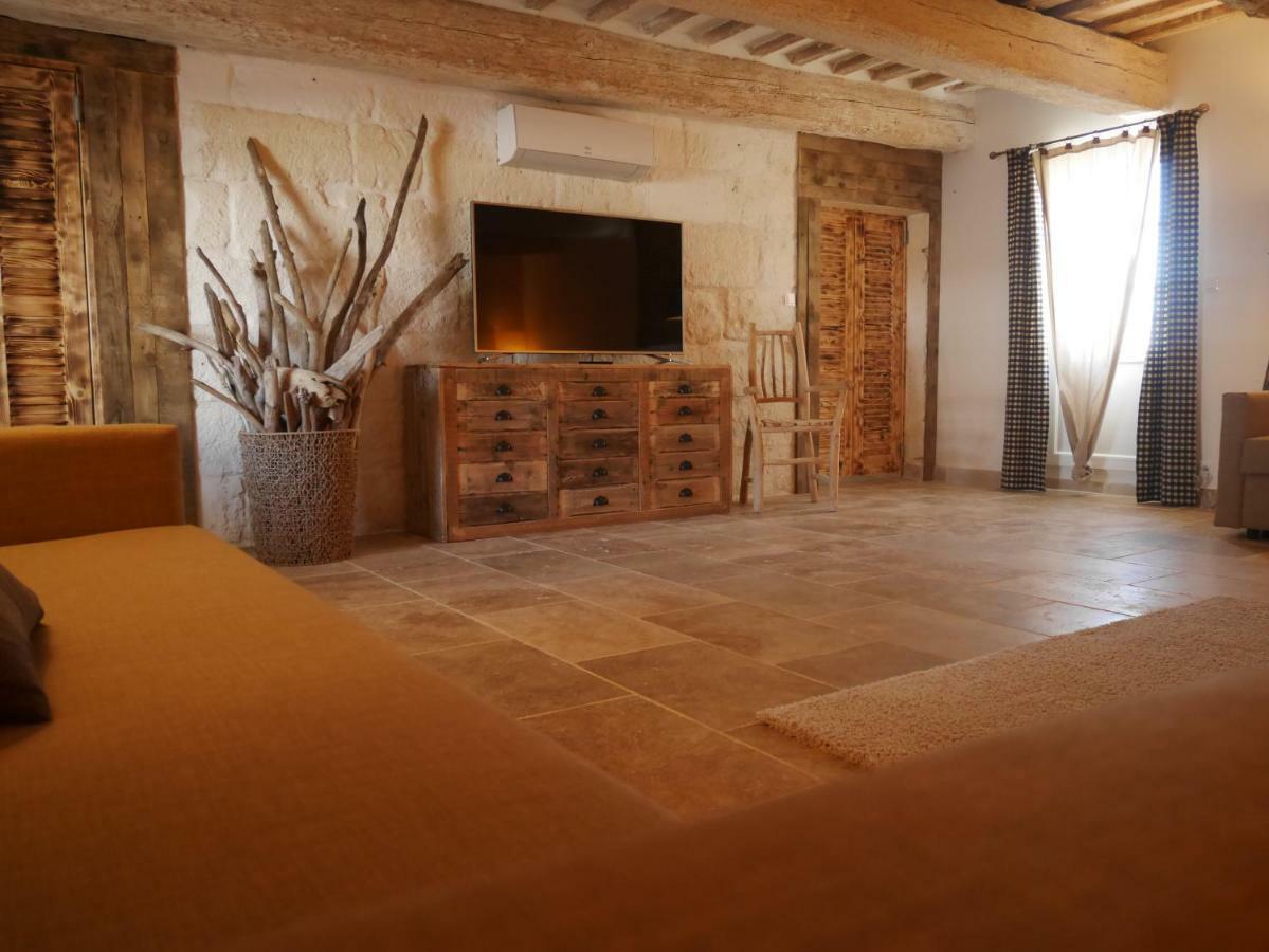 Mas Du Grand Bordes Bed & Breakfast Saint-Laurent-dʼAigouze Eksteriør bilde