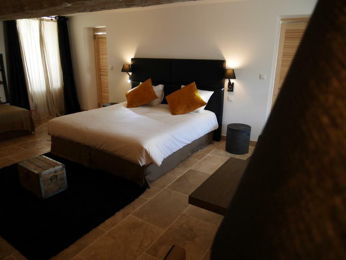 Mas Du Grand Bordes Bed & Breakfast Saint-Laurent-dʼAigouze Eksteriør bilde