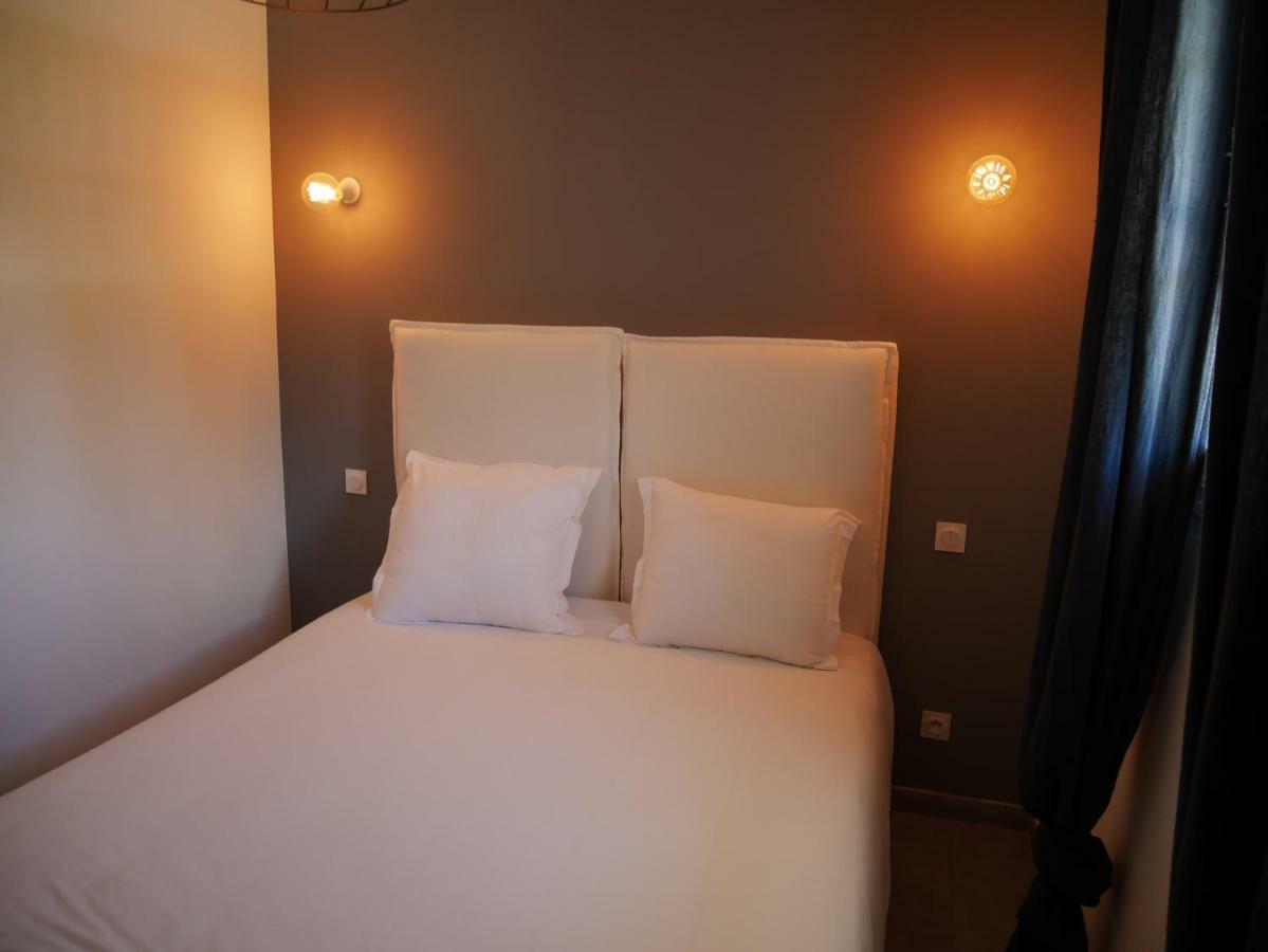 Mas Du Grand Bordes Bed & Breakfast Saint-Laurent-dʼAigouze Eksteriør bilde